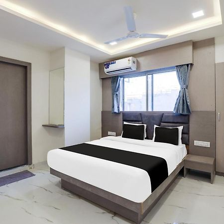 Hotel O Neek Palace Ahmedabad Bagian luar foto