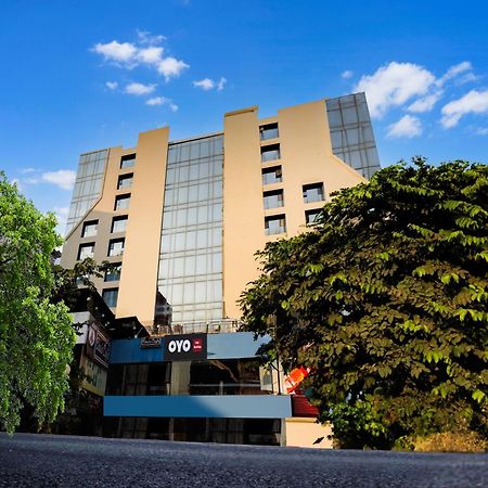 Hotel O Neek Palace Ahmedabad Bagian luar foto