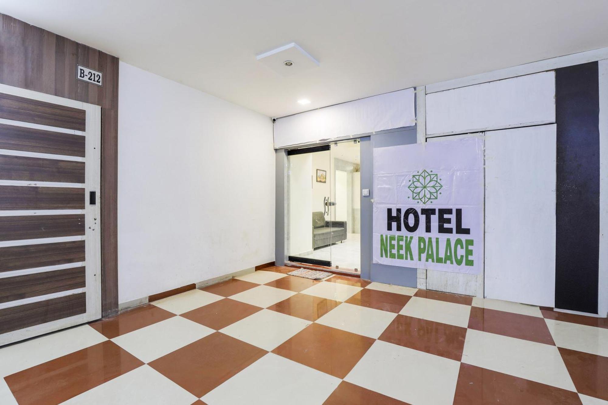 Hotel O Neek Palace Ahmedabad Bagian luar foto