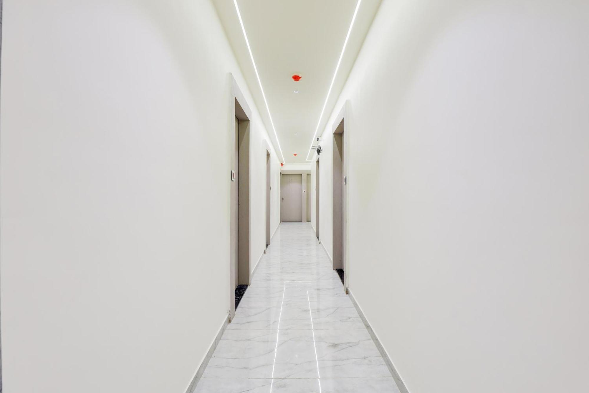 Hotel O Neek Palace Ahmedabad Bagian luar foto